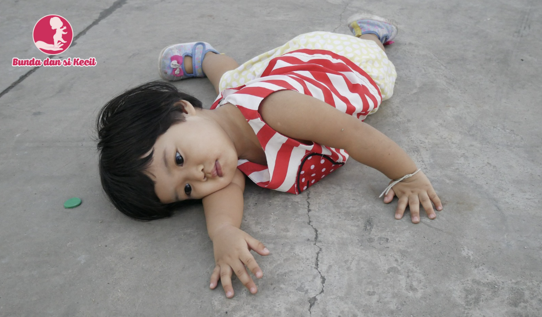 Pertolongan Pertama Saat Anak Jatuh dari Tempat Tinggi: Panduan Penting untuk Bunda